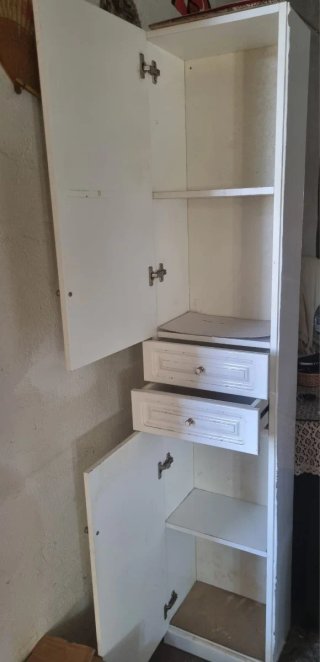 Armadio da bagno bianco con specchio