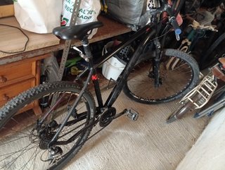 Bicicleta de montaña negra