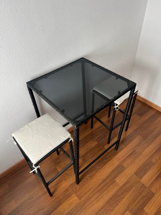 Conjunto de mesa alta y 2 taburetes para balcón