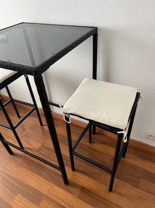 Conjunto de mesa alta y 2 taburetes para balcón