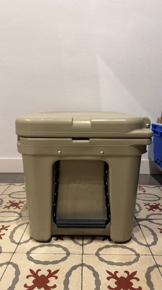 YETI Tundra 45 Nevera Portátil Rígida Color Tan