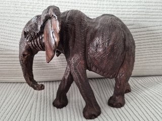 Figura Elefante Madera Seychelle