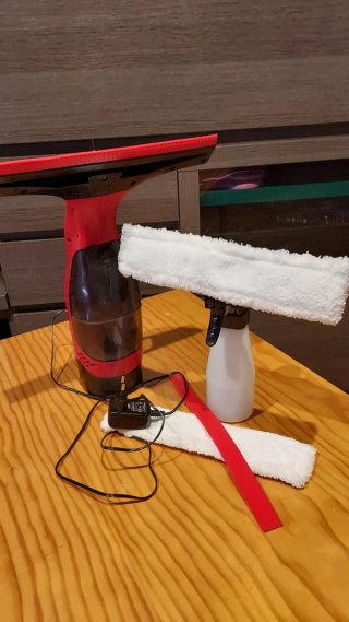 Aparato limpiador de cristales eléctrico.