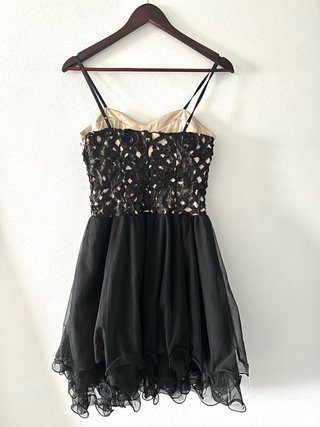 Vestido Negro Corto con Encaje