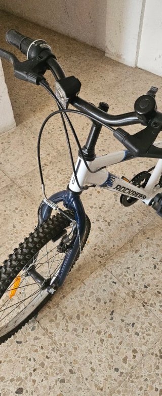 Bicicleta Rockrider Blanca y Azul