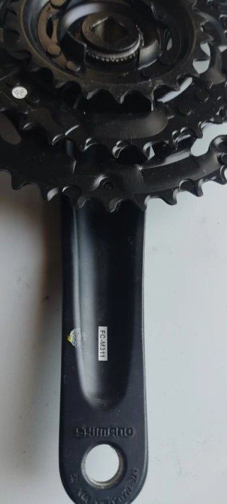 Platos Shimano FC M311 y pedalier Shimano Alivio.