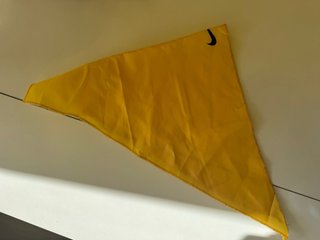 Pañuelo Nike Amarillo