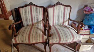Sofá y 2 sillones de tela y madera