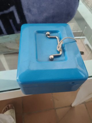 Caja Fuerte Azul Metálica con Llave
