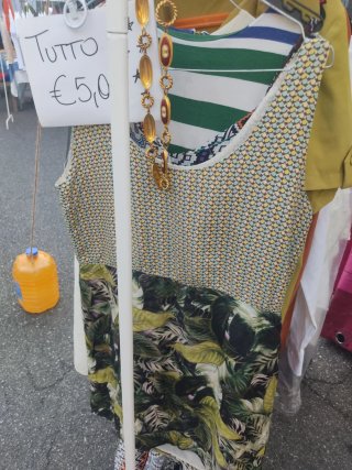 Lotto 25 vestiti donna taglie varie
