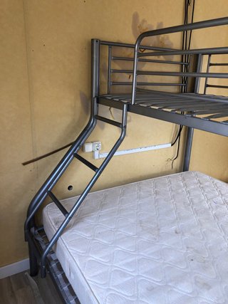 Litera cama abajo matrimonio