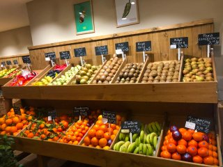 Estantería de madera fruteria
