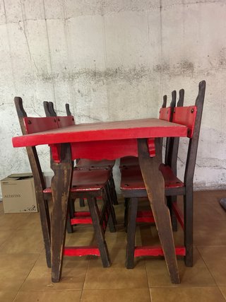 Mesa y 4 sillas madera roja