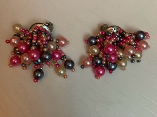 Pendientes de perlas grises y rosas