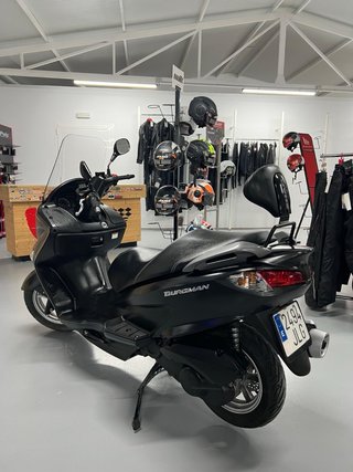 Scooter Negra