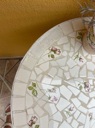 Mesa y 2 sillas café mosaico