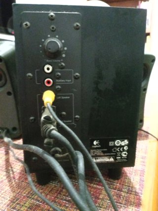 Subwoofer Logitech Negro + altavoces