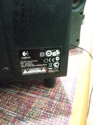 Subwoofer Logitech Negro + altavoces