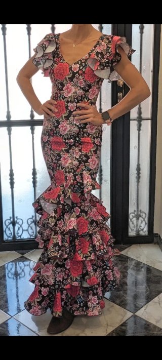 Traje de flamenca floral (sevillanas)