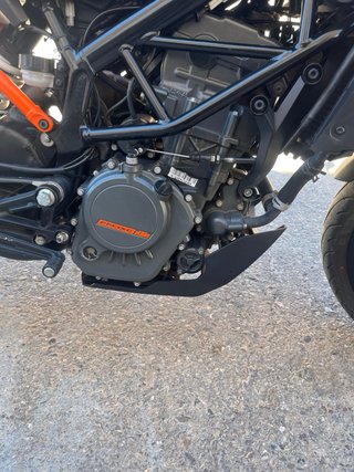KTM 125 Duke Blanca y Naranja