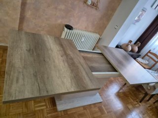 Mesa de comedor de madera