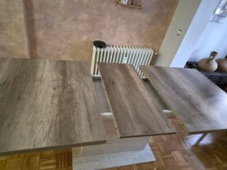 Mesa de comedor de madera