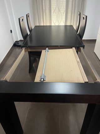 Mesa extensible y 4 sillas