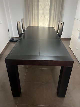 Mesa extensible y 4 sillas