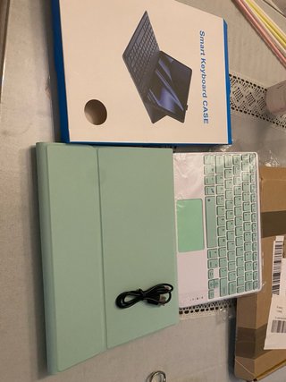 Funda con teclado para tablet