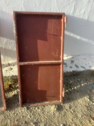 Marco y hoja de ventana de hierro