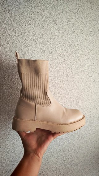 Botas altas color crema talla 39
