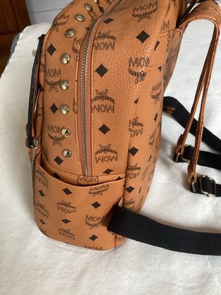 Mochila Marrón con Tachuelas Doradas