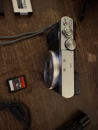 Panasonic Lumix TZ70 + 2 baterías y trípode