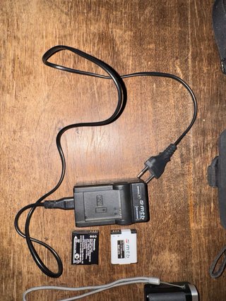 Panasonic Lumix TZ70 + 2 baterías y trípode