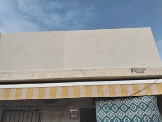 Toldo de tela beige y amarillo Medidas 5 metros