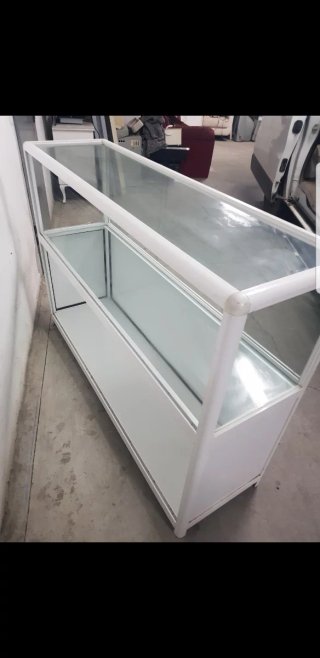 Mostrador expositor blanco