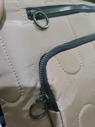 Bolso mochila beige acolchado nuevo