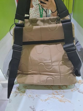 Bolso mochila beige acolchado nuevo