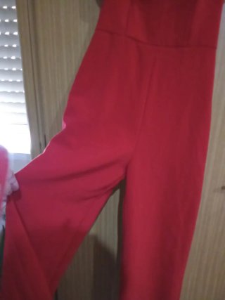 Mono rojo escote volante talla XS