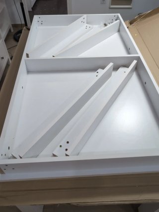 Mesa de comedor blanca de madera