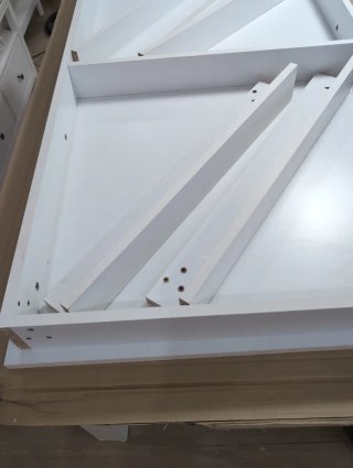 Mesa de comedor blanca de madera