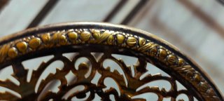 Bandeja antigua metal calado floral
