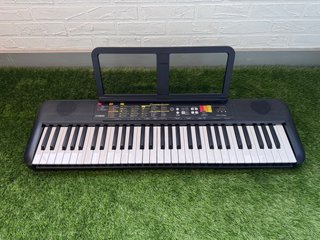 Teclado Yamaha PSR-F52 con caja