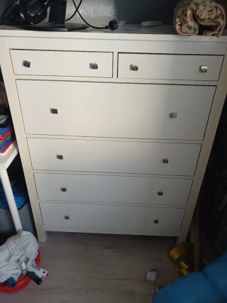 Cajonera blanca de madera