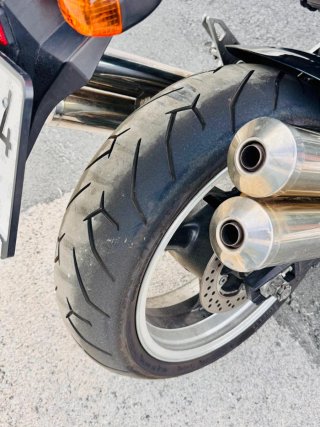 Kawasaki Z1000 Blanca y Dorada