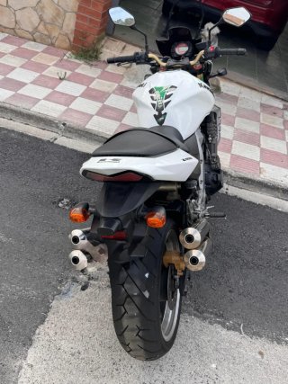 Kawasaki Z1000 Blanca y Dorada