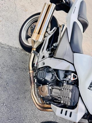 Kawasaki Z1000 Blanca y Dorada