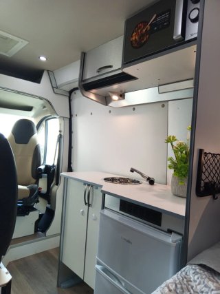 Peugeot Boxer año 2023 140cv