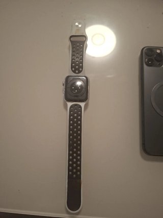 iPhone 11 Pro Max 256GB + Apple Watch S6