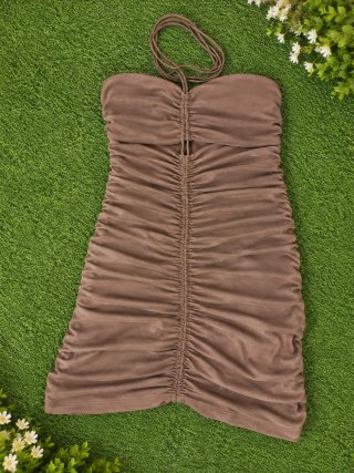 Vestido marrón fruncido halter